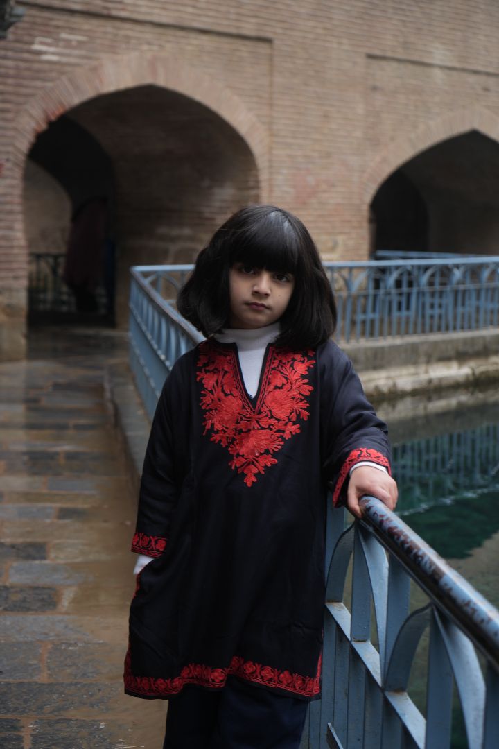 Luzito Traditional Kashmiri Pherans - Black & Red