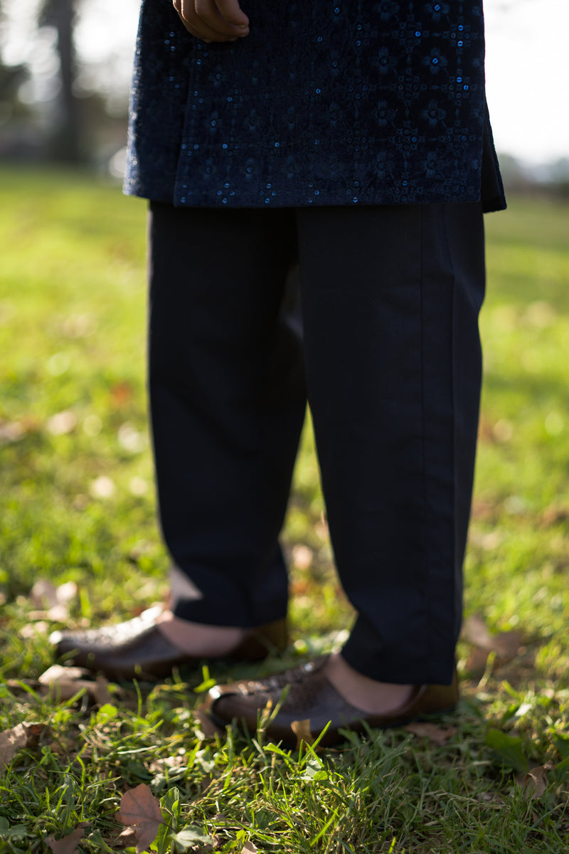 Close-up of premium fabric and fine craftsmanship on Luzito Imperio Sherwani.